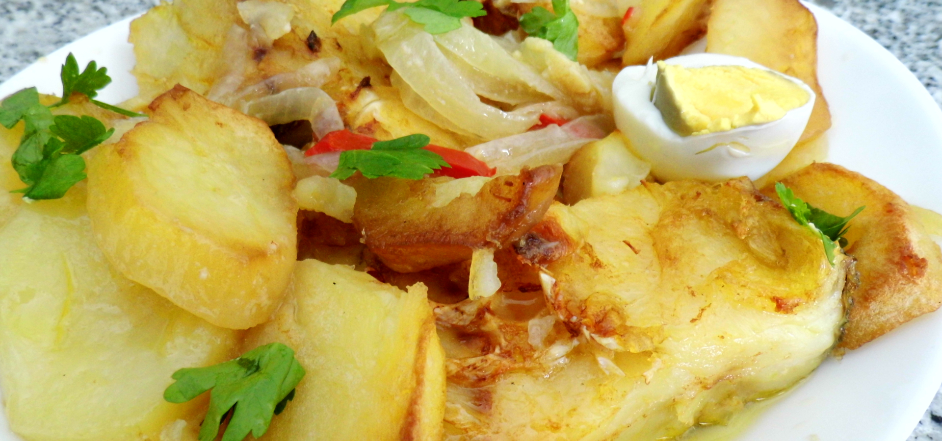 Cod Baked in the Oven with Potatoes and Pepper