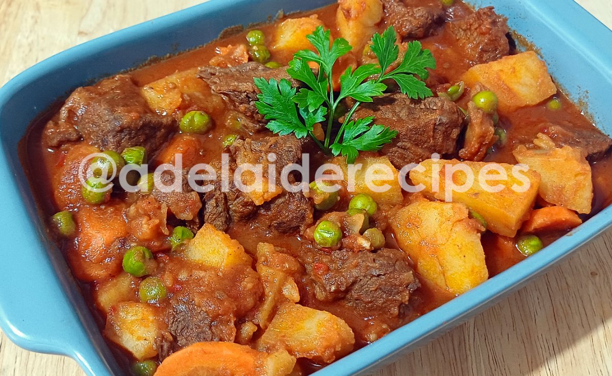 How to Make Portuguese-Style Jardineira | Tender Meat and Perfect Sauce!